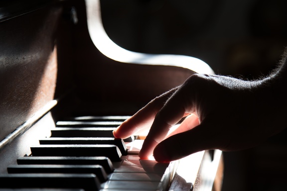 Réserver un pianiste pour son événement : conseils et sélection d'artistes